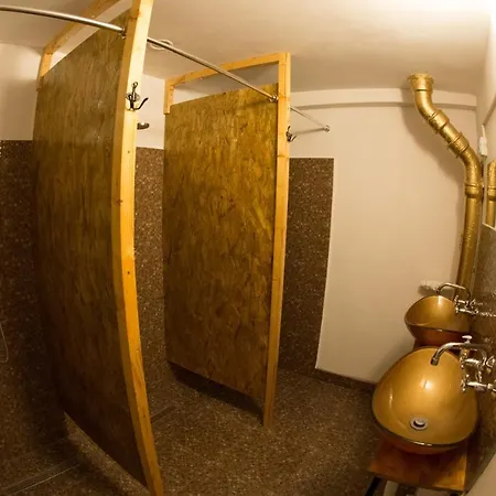 Hostel Cloud 9 *